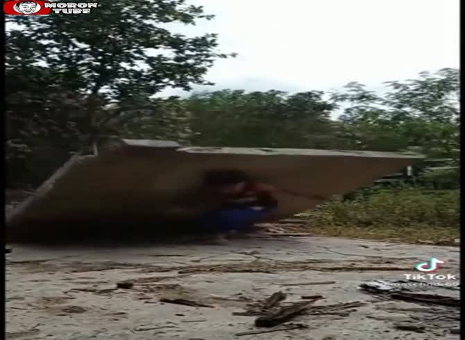 Video :His attempt to tear down a wall doesn't work out